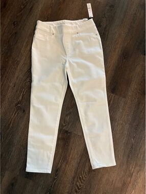 White Ankle-Length Skinny Jeans with Stretch Fabric